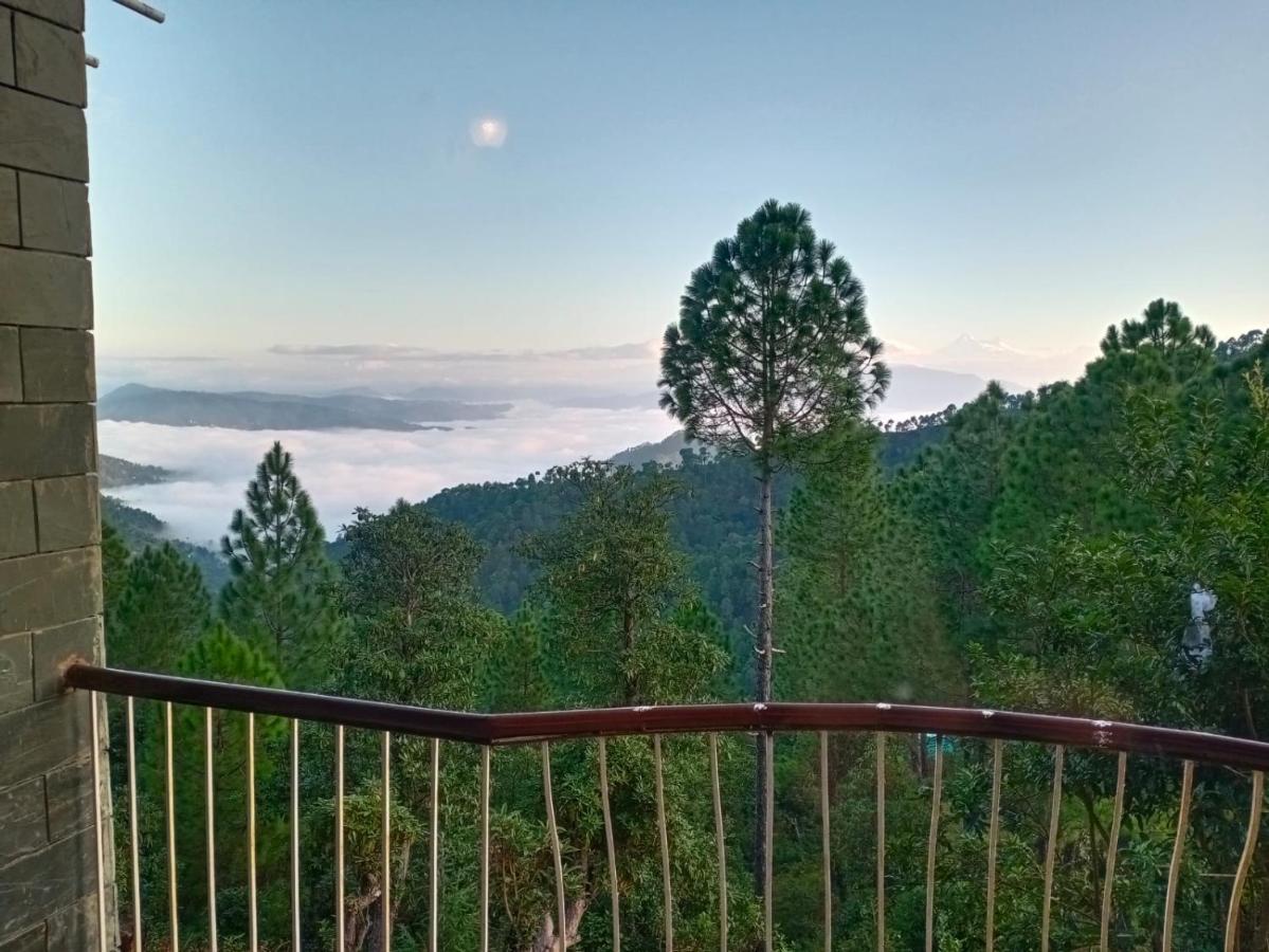 Elphinstone Inn Almora Exterior photo