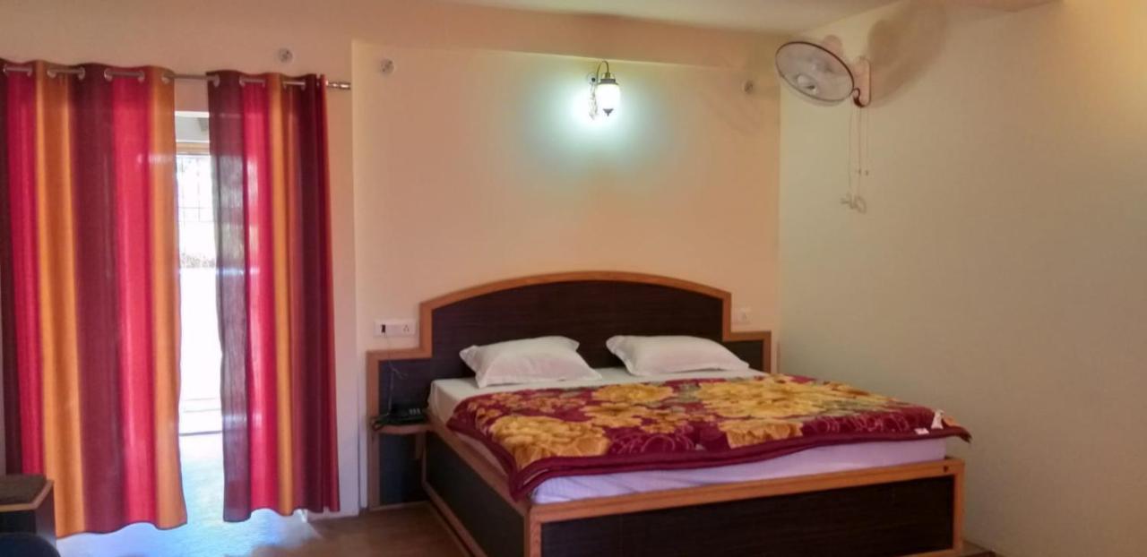 Elphinstone Inn Almora Exterior photo