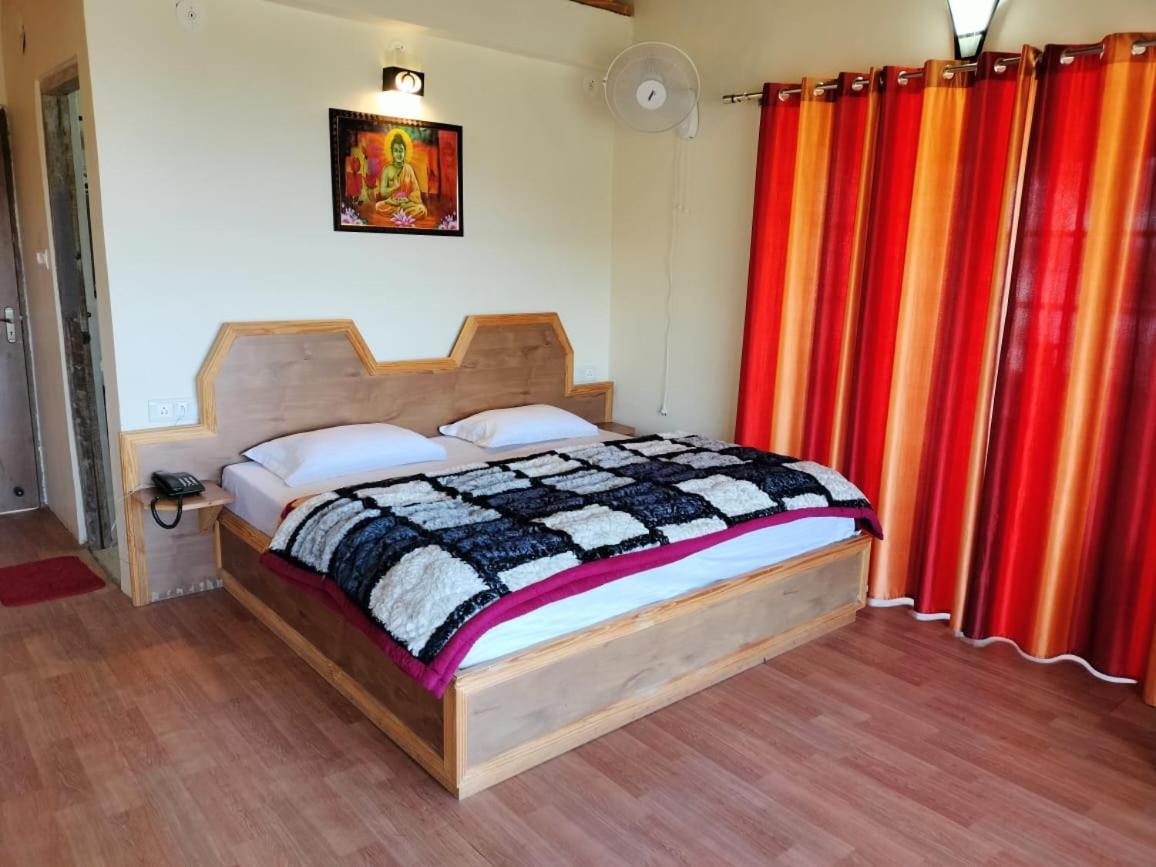 Elphinstone Inn Almora Exterior photo