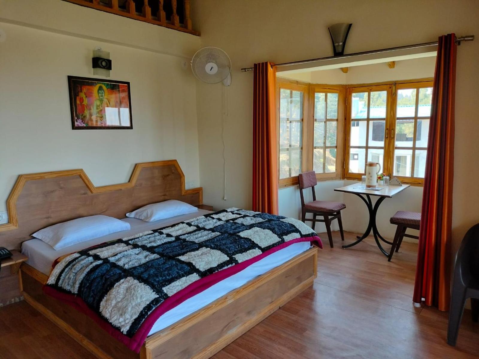 Elphinstone Inn Almora Exterior photo