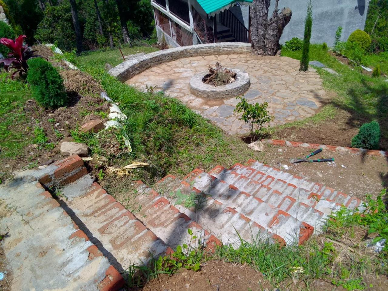 Elphinstone Inn Almora Exterior photo