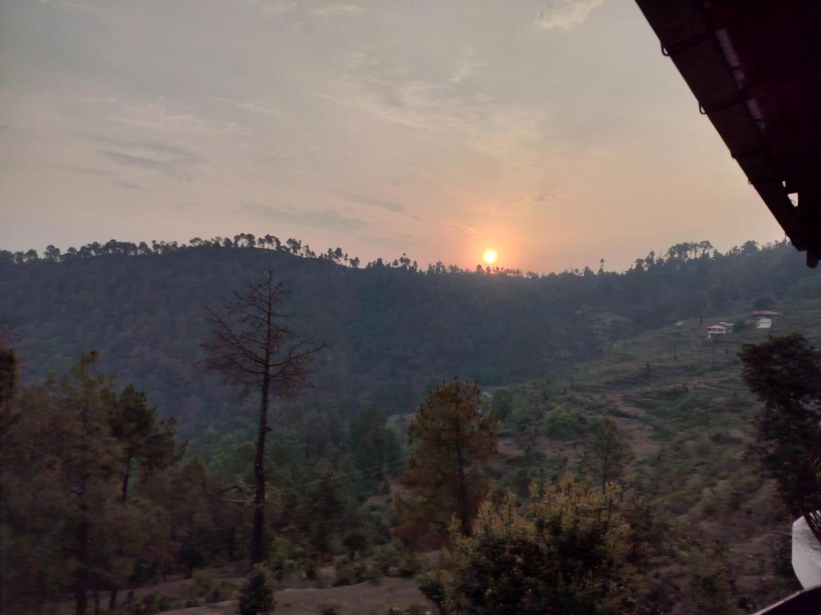 Elphinstone Inn Almora Exterior photo